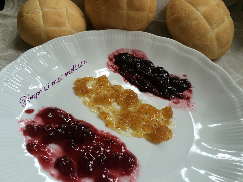 Tempo di marmellate (albicocche, more, fragole, fichi)