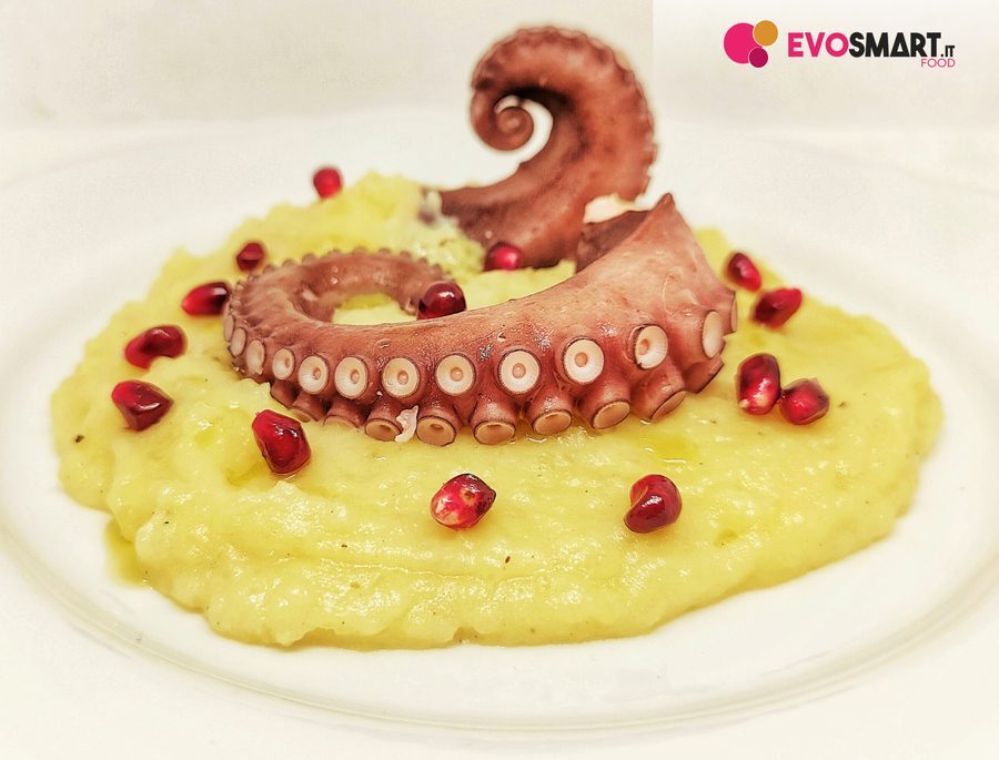 Tentacoli di polpo su un letto di purè di patate