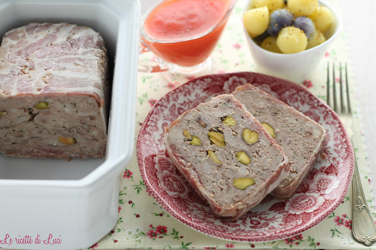 Terrina di carne mista con pistacchi, crema all’arancia e insalatina di patate