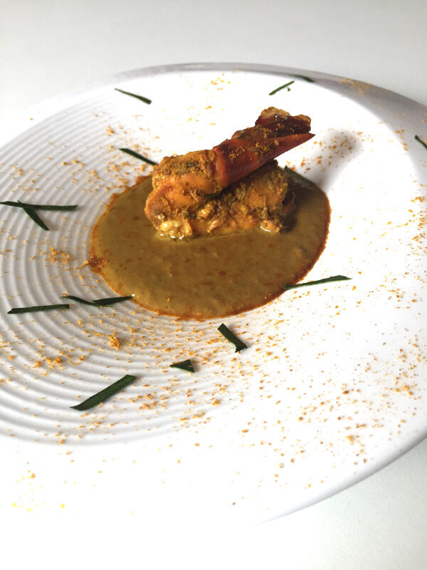 Thai yellow curry di gamberi, destrutturato e affumicato