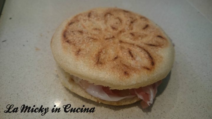 Tigelle o crescentine con lievito madre