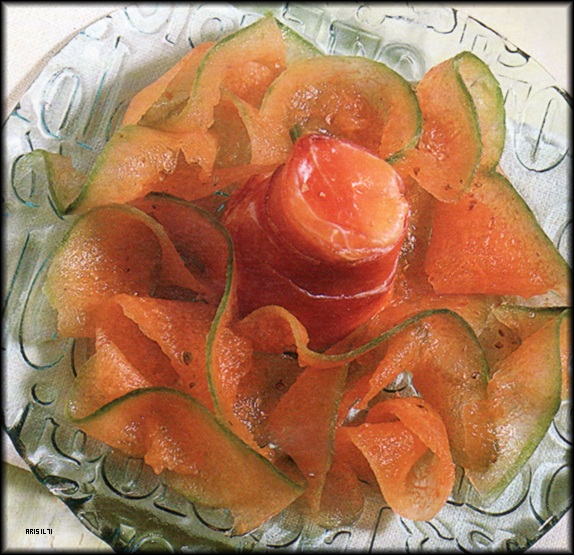 Timballini di prosciutto con carpaccio di melone
