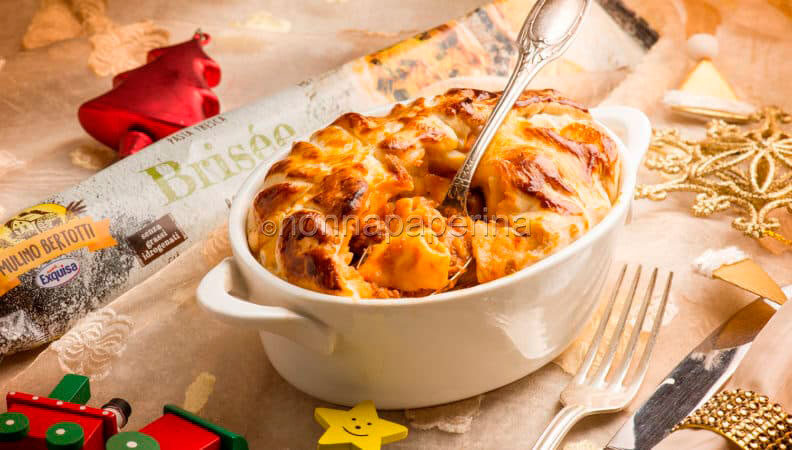 Timballo con tortellini al ragù per il pranzo dell’epifania