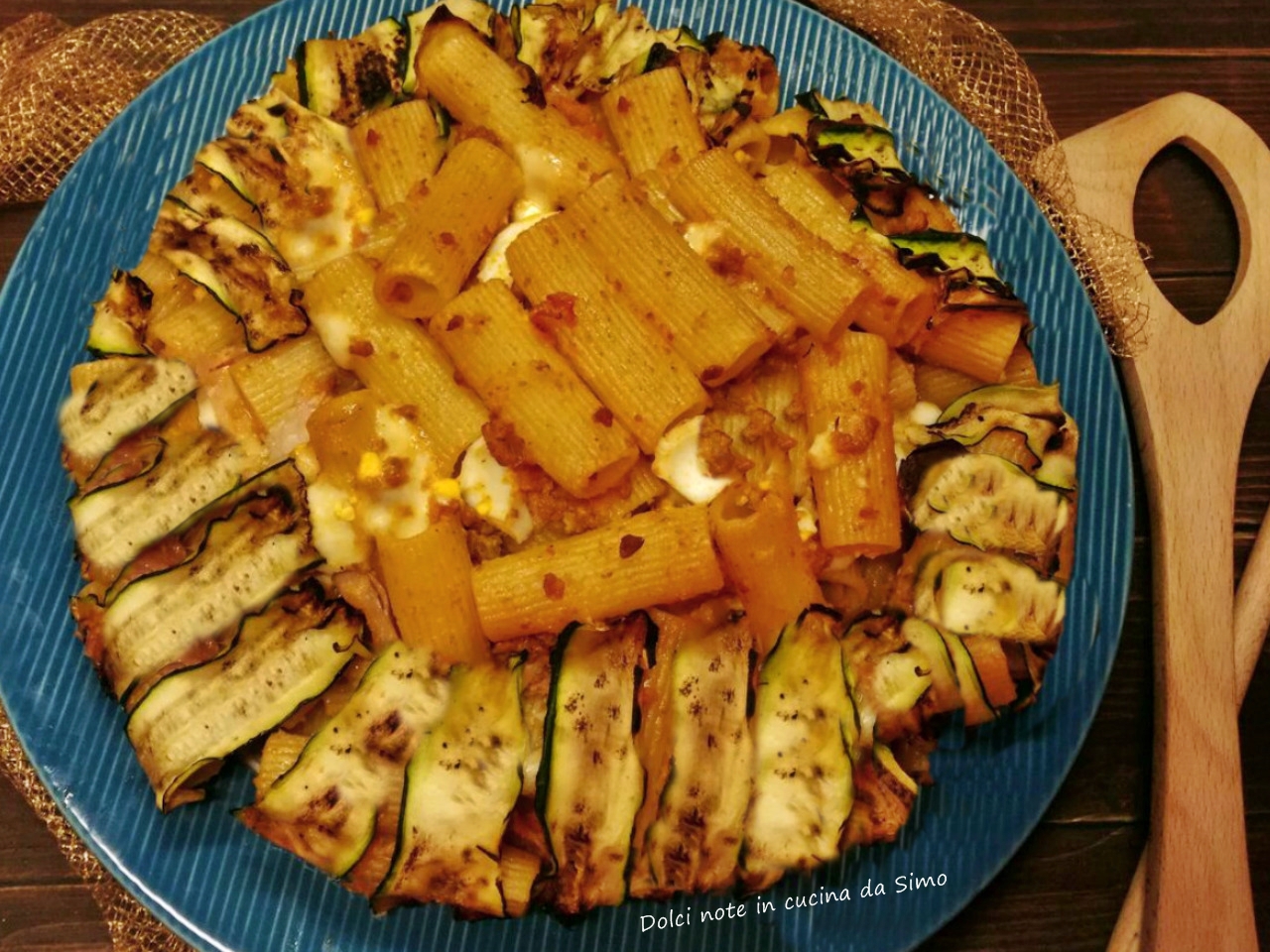 Timballo di maccheroni con zucchine grigliate