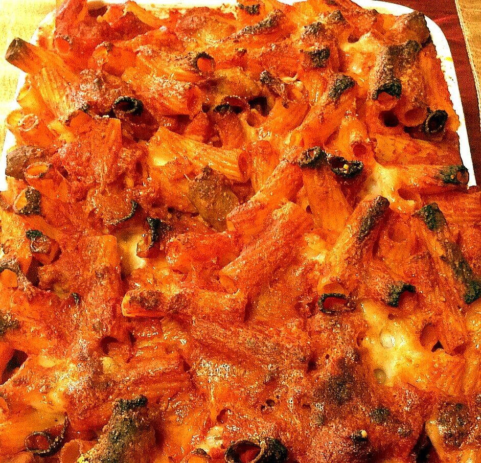 Timballo di maccheroni salame salsiccia pomodoro