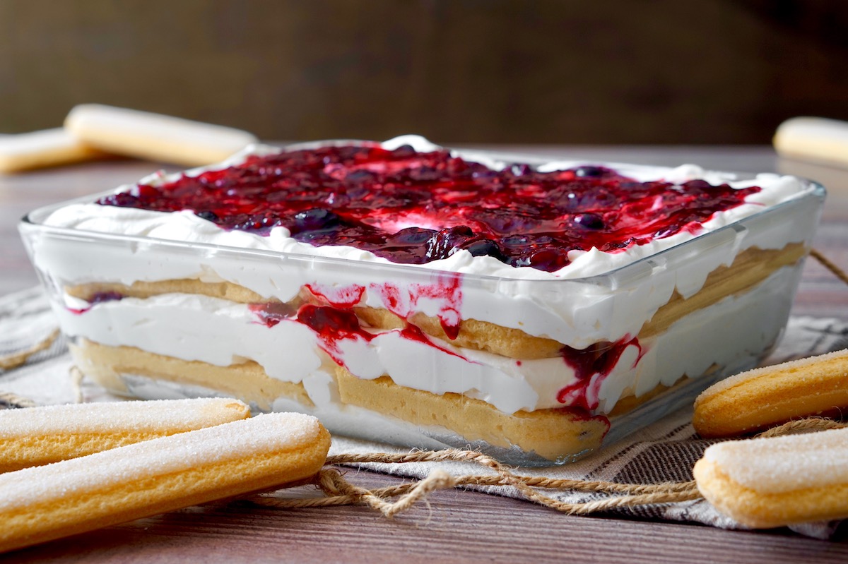 Tiramisù ai frutti di bosco senza uova