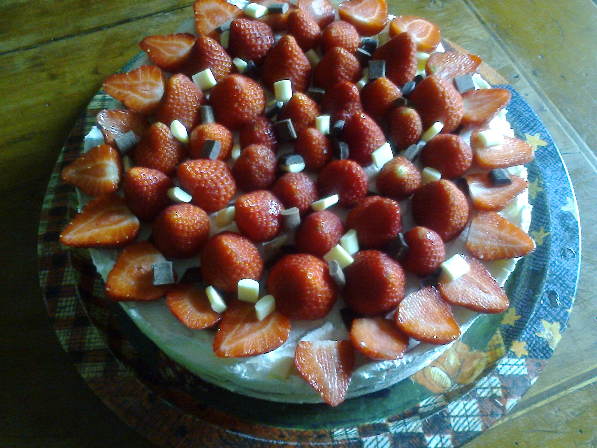 Tiramisù ai tre cioccolati con fragole