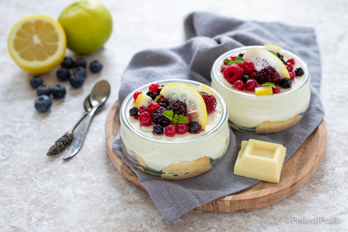 Tiramisù al cioccolato bianco con frutti di bosco