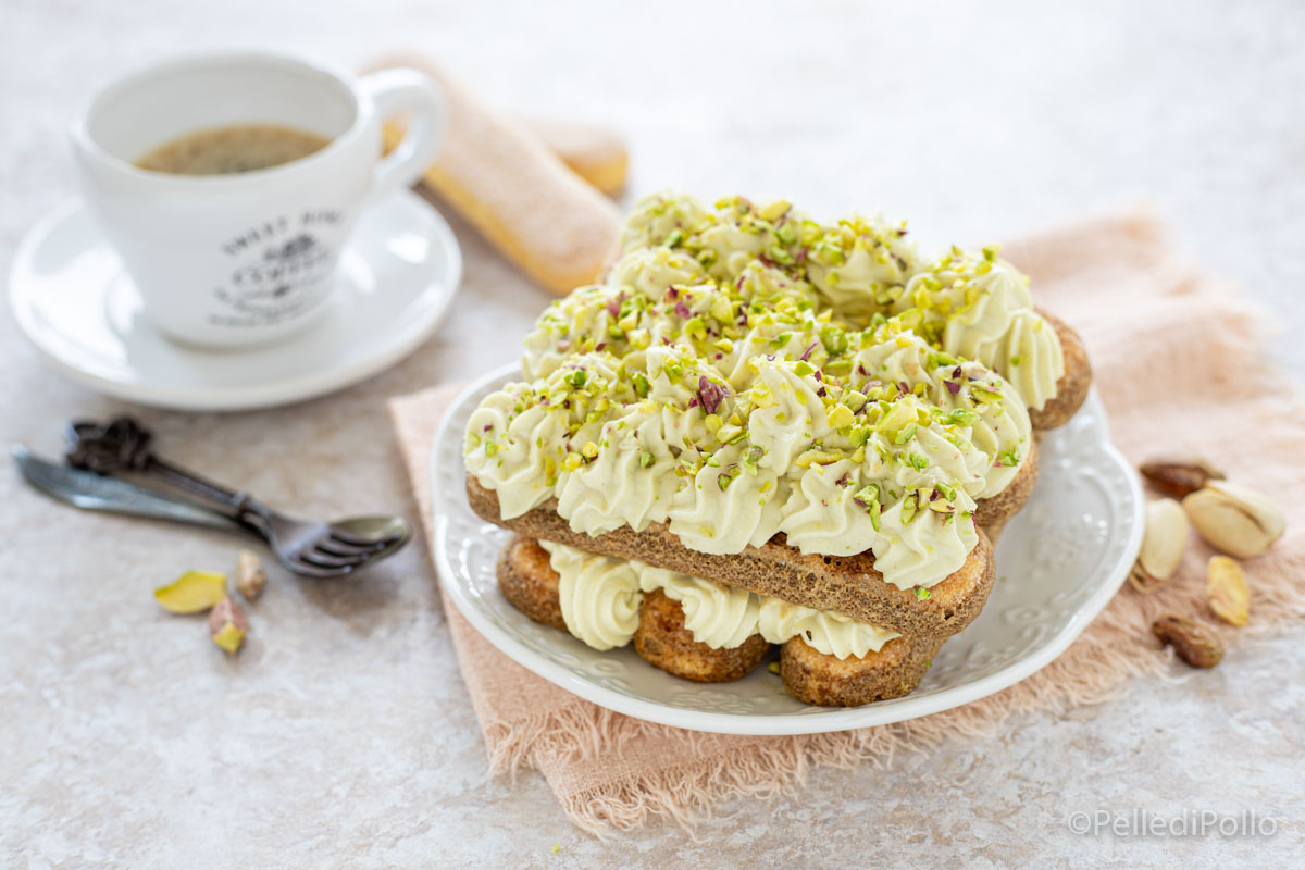 Tiramisù al pistacchio con crema senza uova