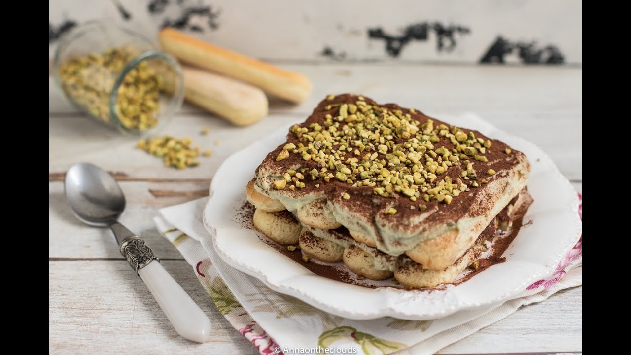 Tiramisù al pistacchio: ricetta senza uova e caffè