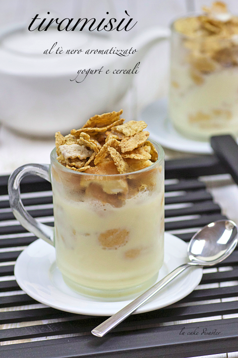 Tiramisù al tè nero aromatizzato arancia e cannella, yogurt e cereali