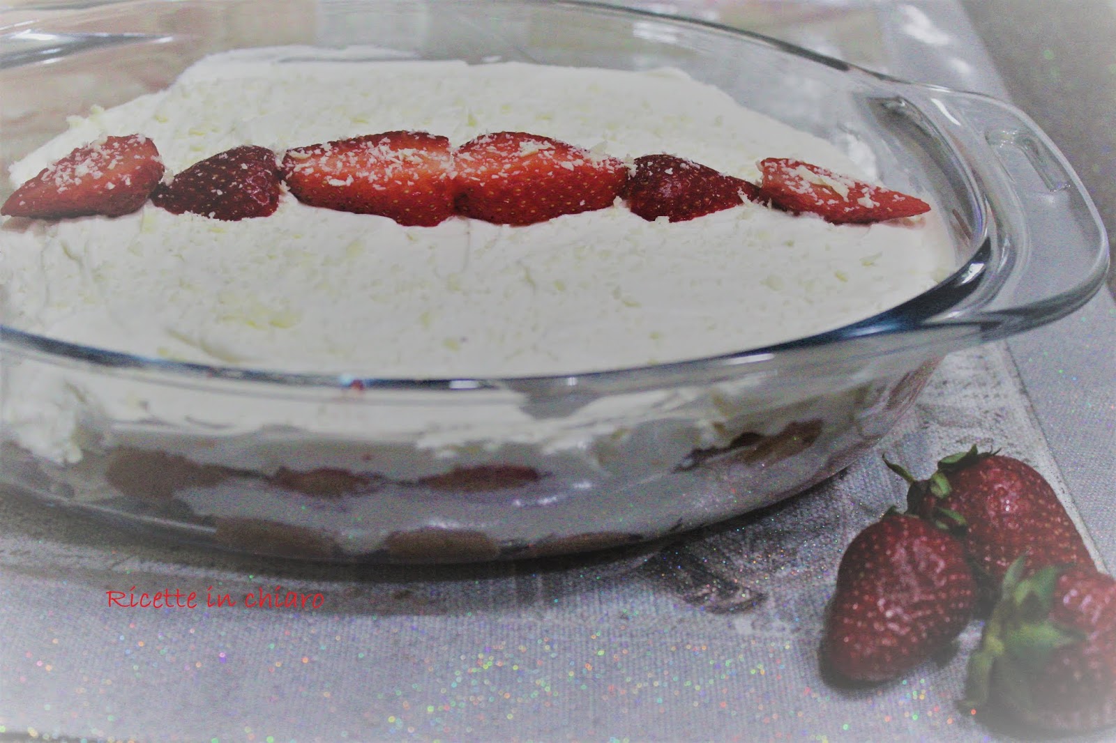 Tiramisù alle fragole e cioccolato bianco