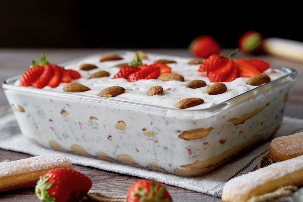 Tiramisù alle fragole e mandorle