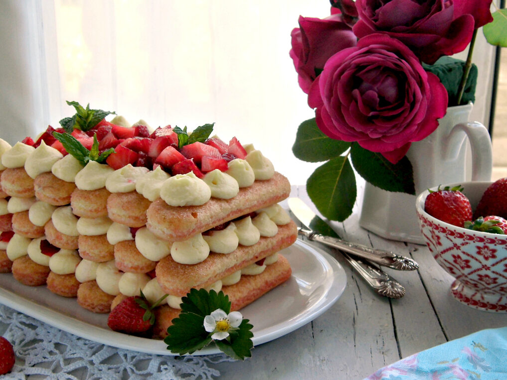 Tiramisù alle fragole, fresco, estivo e goloso!