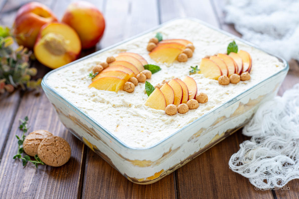 Tiramisù alle pesche e amaretti