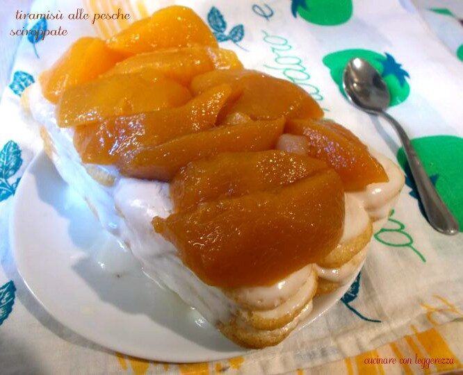 Tiramisù alle pesche sciroppate