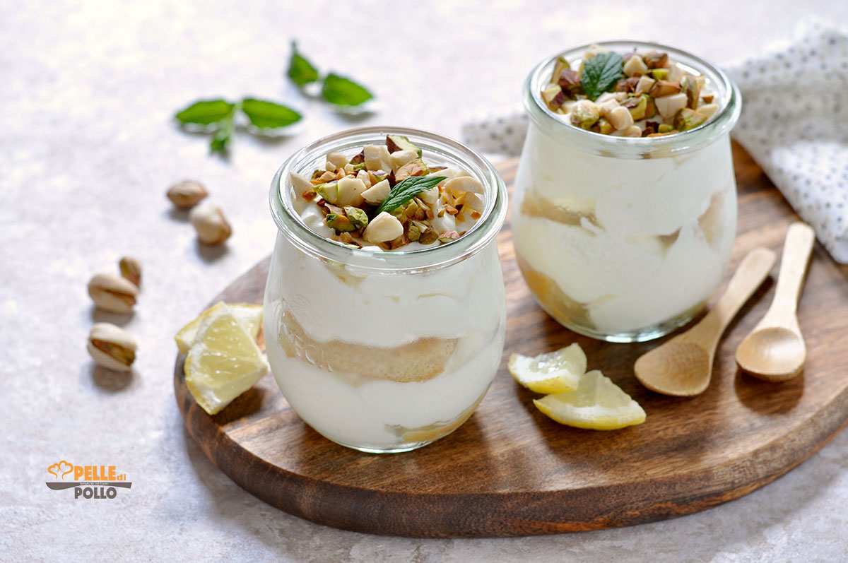 Tiramisù allo yogurt con limone e pistacchi
