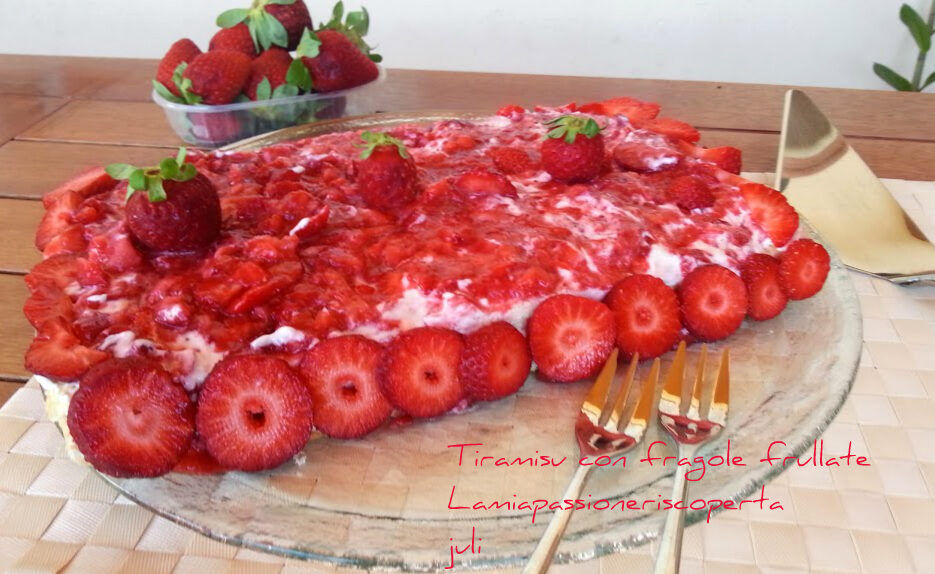 Tiramisu con fragole frullate