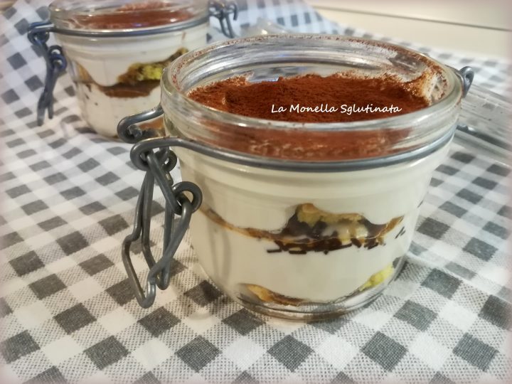 Tiramisù con mousse di yogurt al caffè