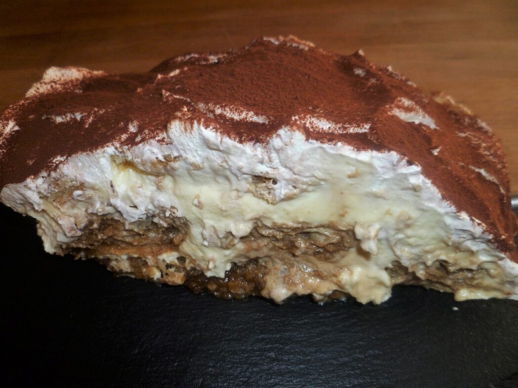 Tiramisù con plumcake e croissant