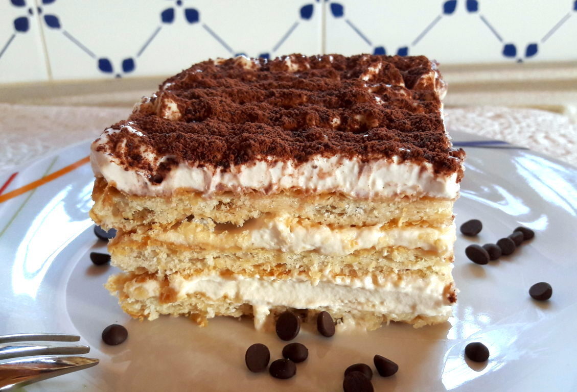 Tiramisù croccante con base di millefoglie