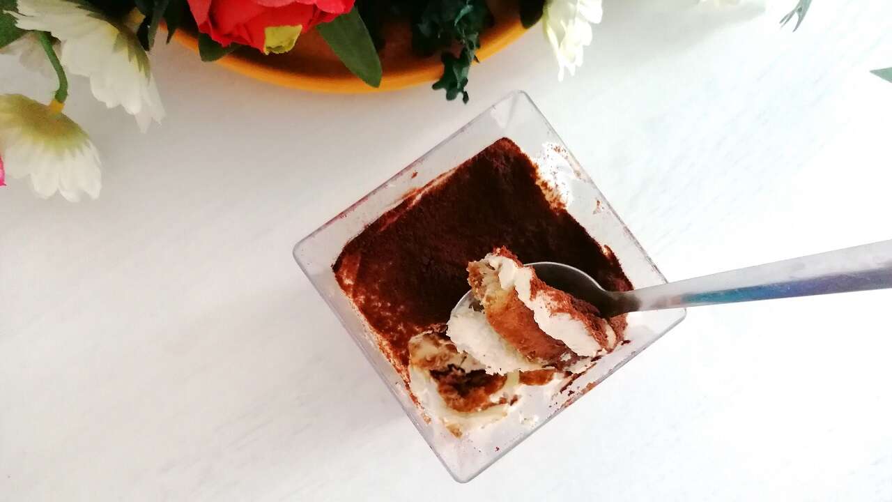 Tiramisù fit, con yogurt greco e fette biscottate