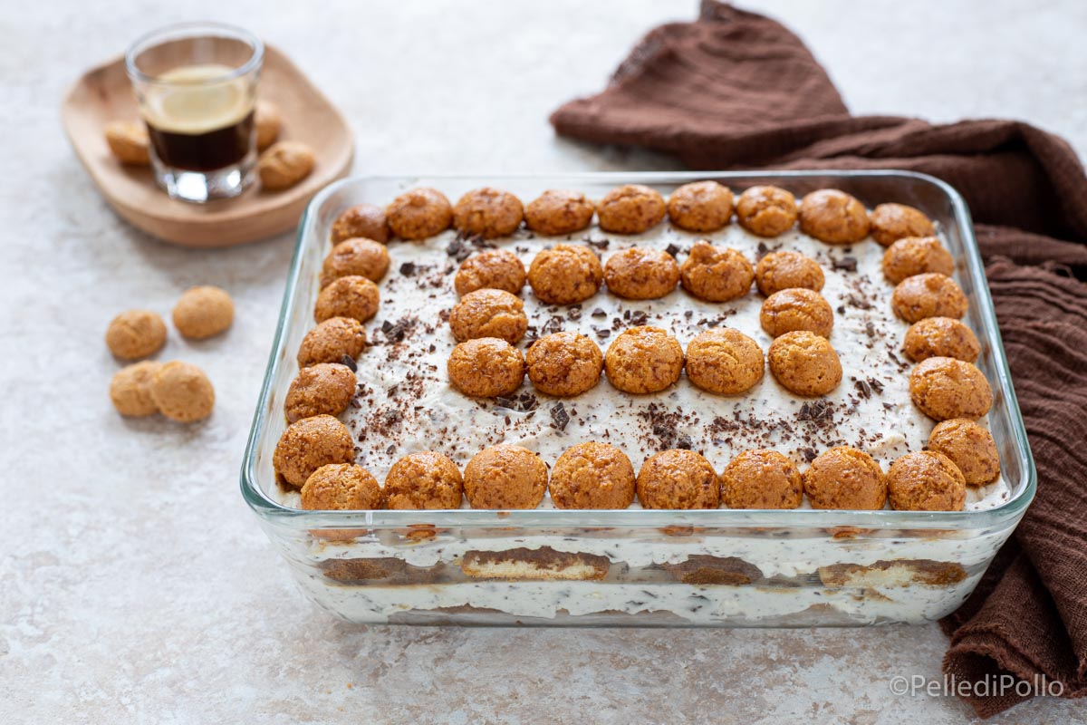 Tiramisù senza uova con amaretti e cioccolato