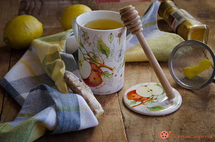Tisana al limone con miele curcuma e zenzero