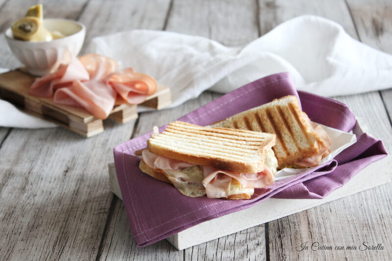 Toast con mortadella e carciofini