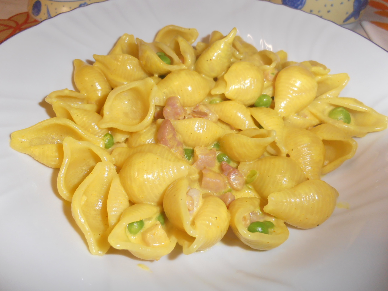 Tofarelle cremose con pancetta,piselli e zafferano