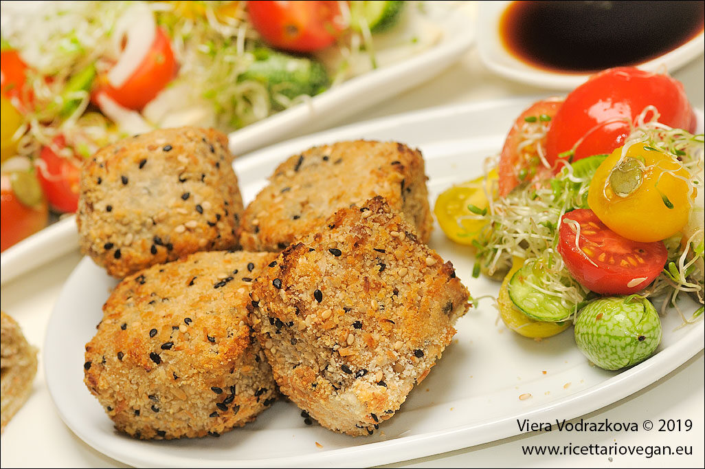 Tofu al forno con panatura di cocco e sesamo