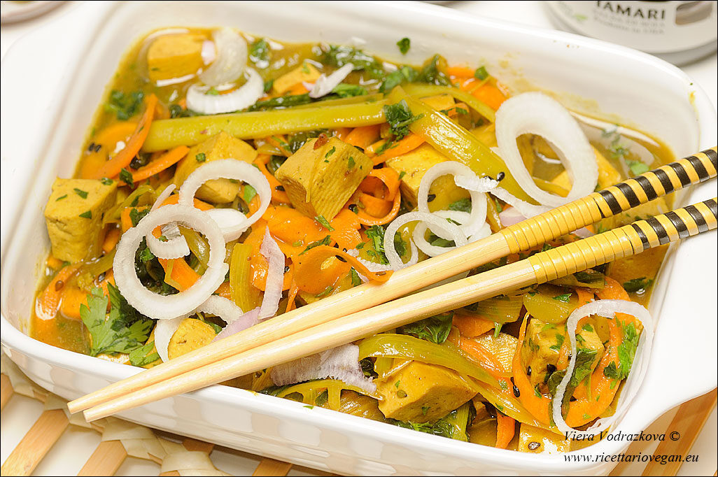 Tofu alle verdure glassato con kuzu e cinque spezie cinesi