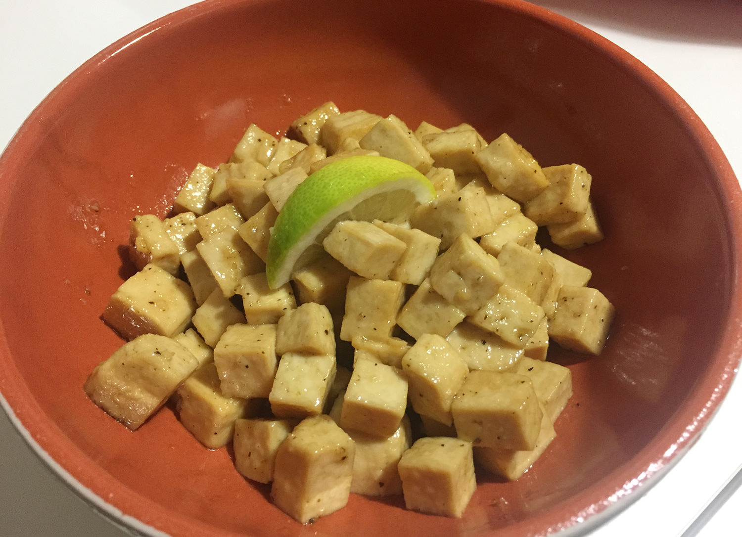 Tofu marinato con miele e limone