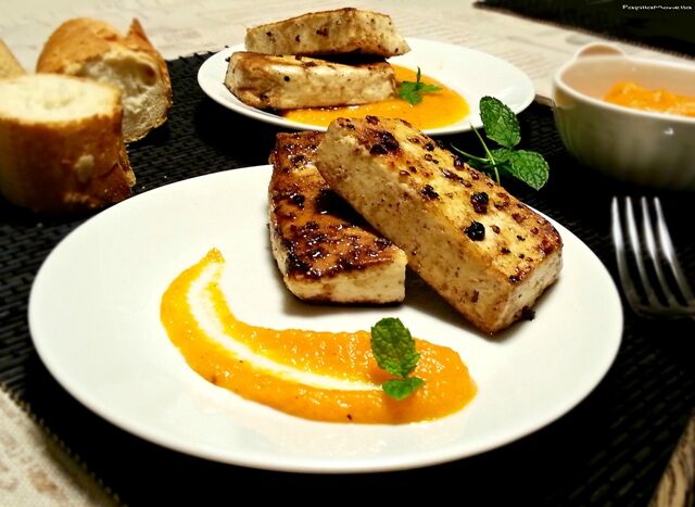 Tofu marinato su purea di carote al cumino