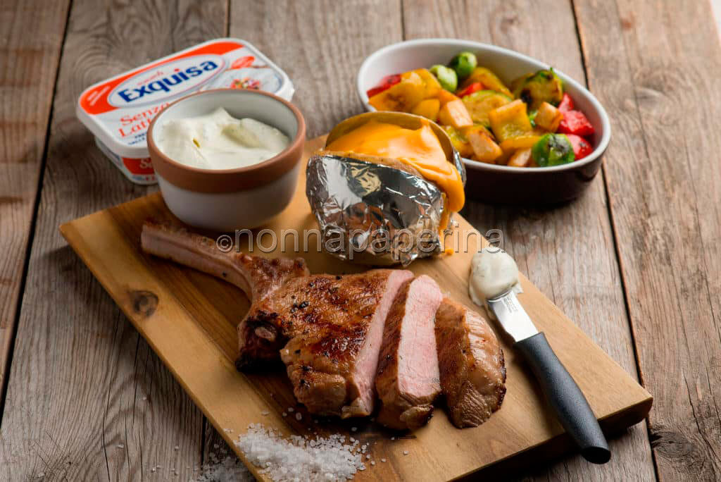 Tomahawk di vitello con patate e verdure, una delizia!