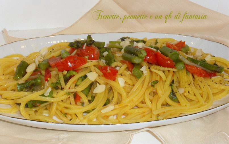 Tonnarelli asparagi e ciliegino e qb di mandorle