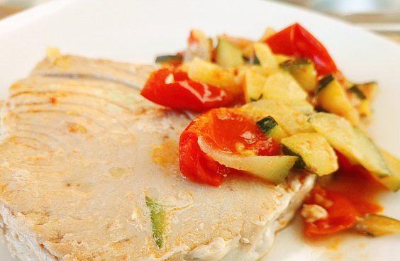 Tonno con pomodorino e zucchine