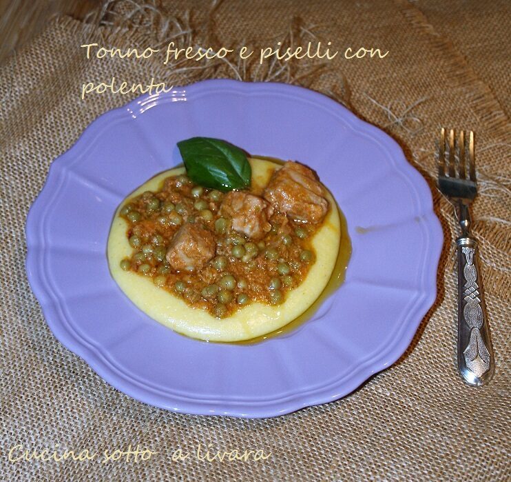Tonno fresco con piselli e polenta