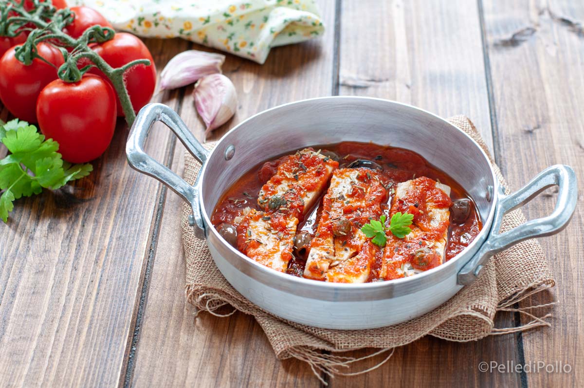 Tonno in padella al sugo di pomodoro