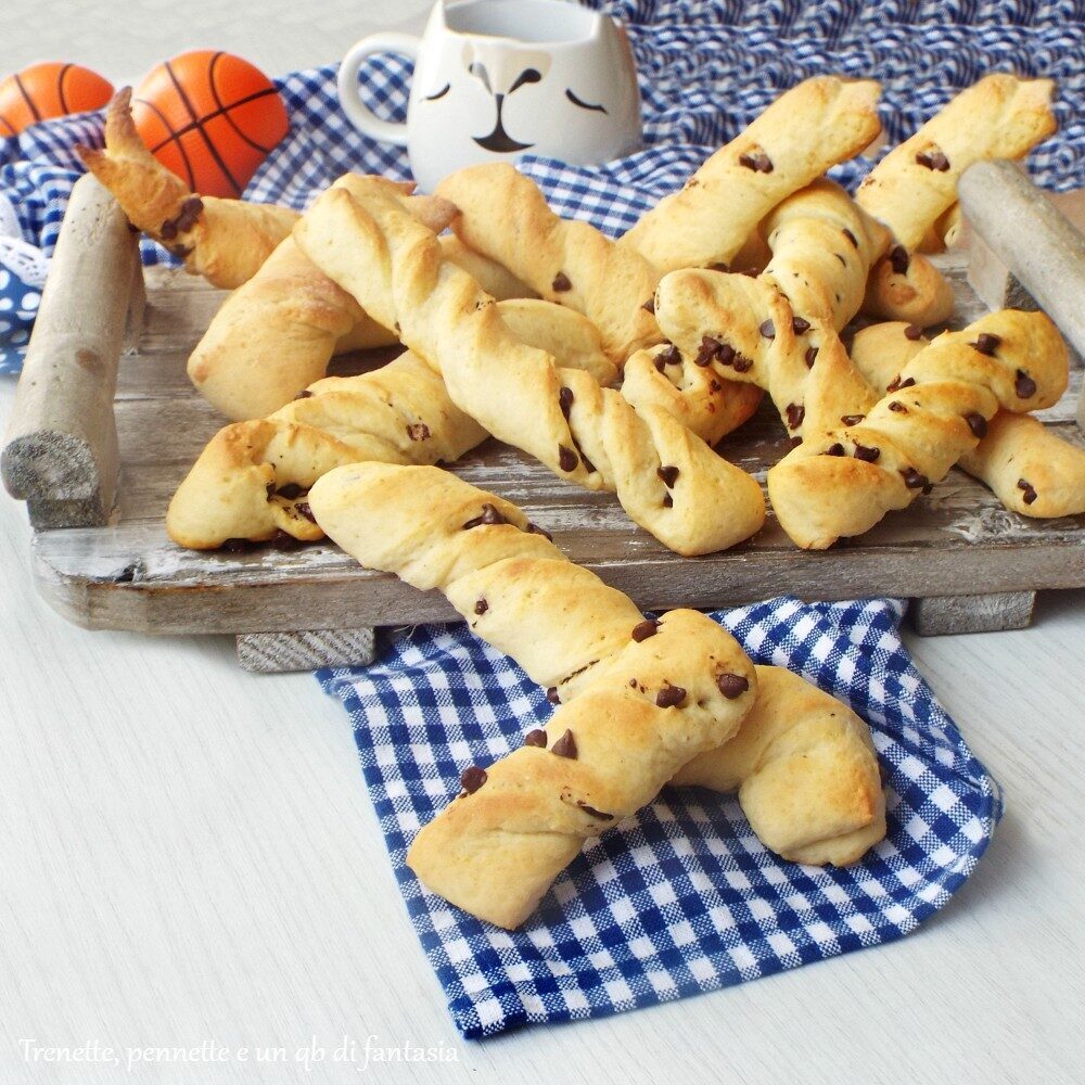 Torcetti con frolla allo yogurt con gocce di cioccolato
