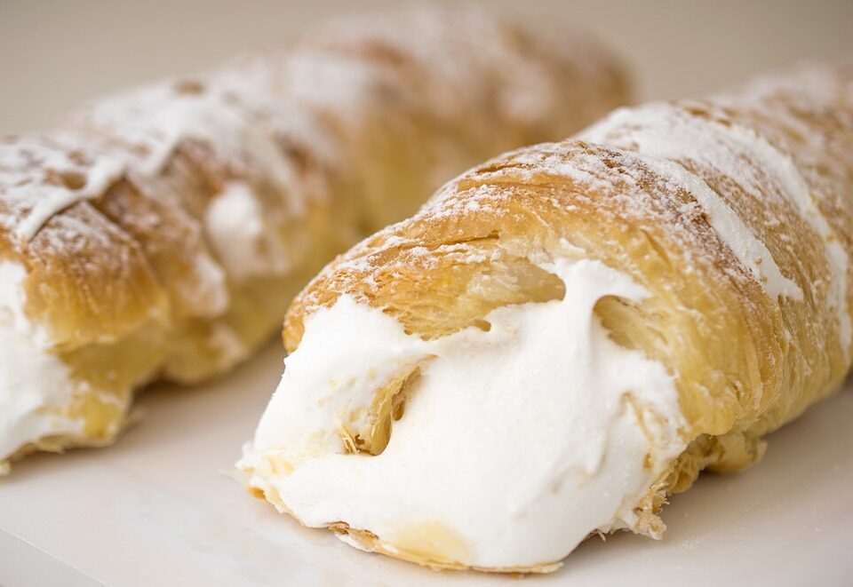 Torciglioni di sfoglia con crema diplomatica