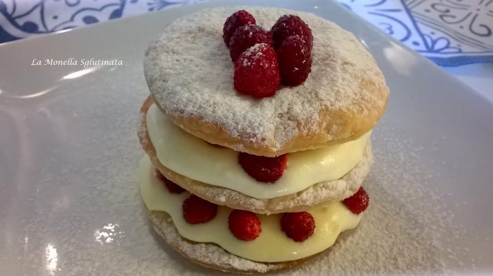 Torrette di sfoglia e fragoline di bosco