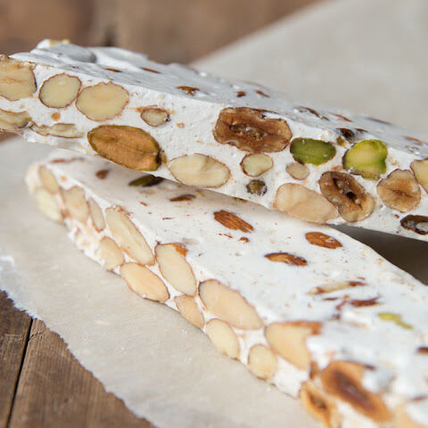 Torrone con mandorle e pistacchi