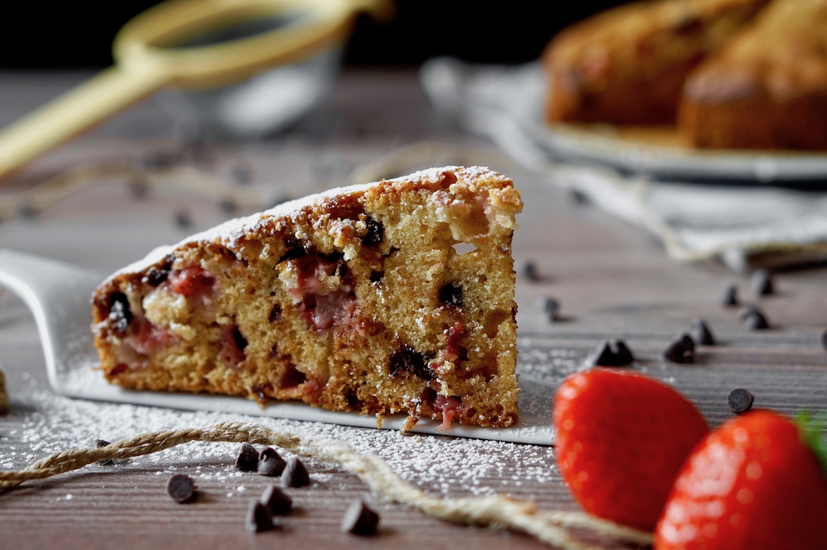 Torta 5 minuti alle fragole e cioccolato