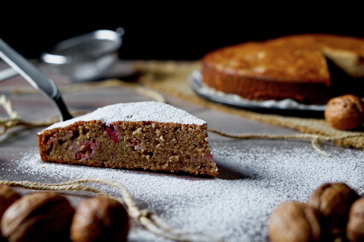Torta 5 minuti alle noci e lamponi