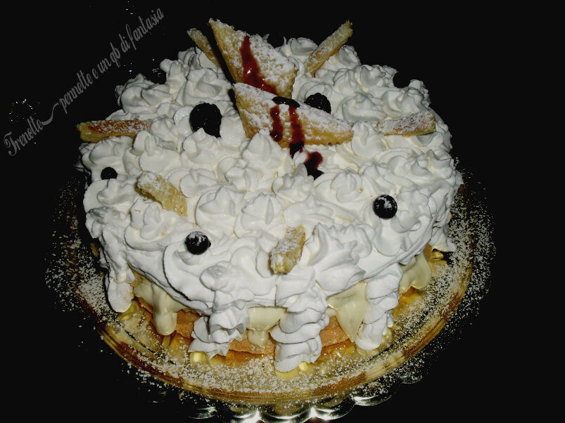 Torta a strati ai frutti di bosco