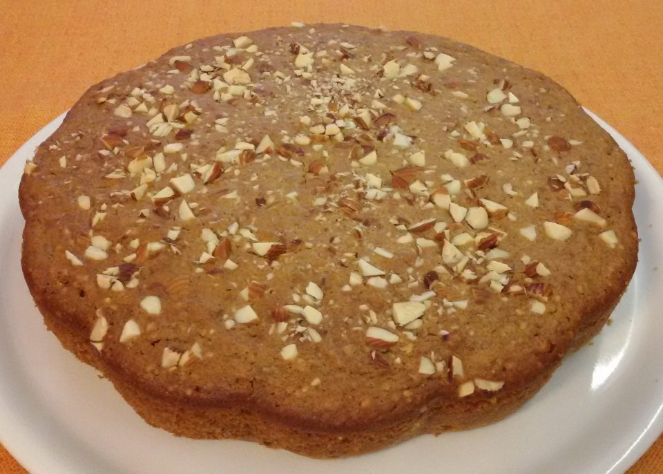 Torta ai cereali con mandorle e limone
