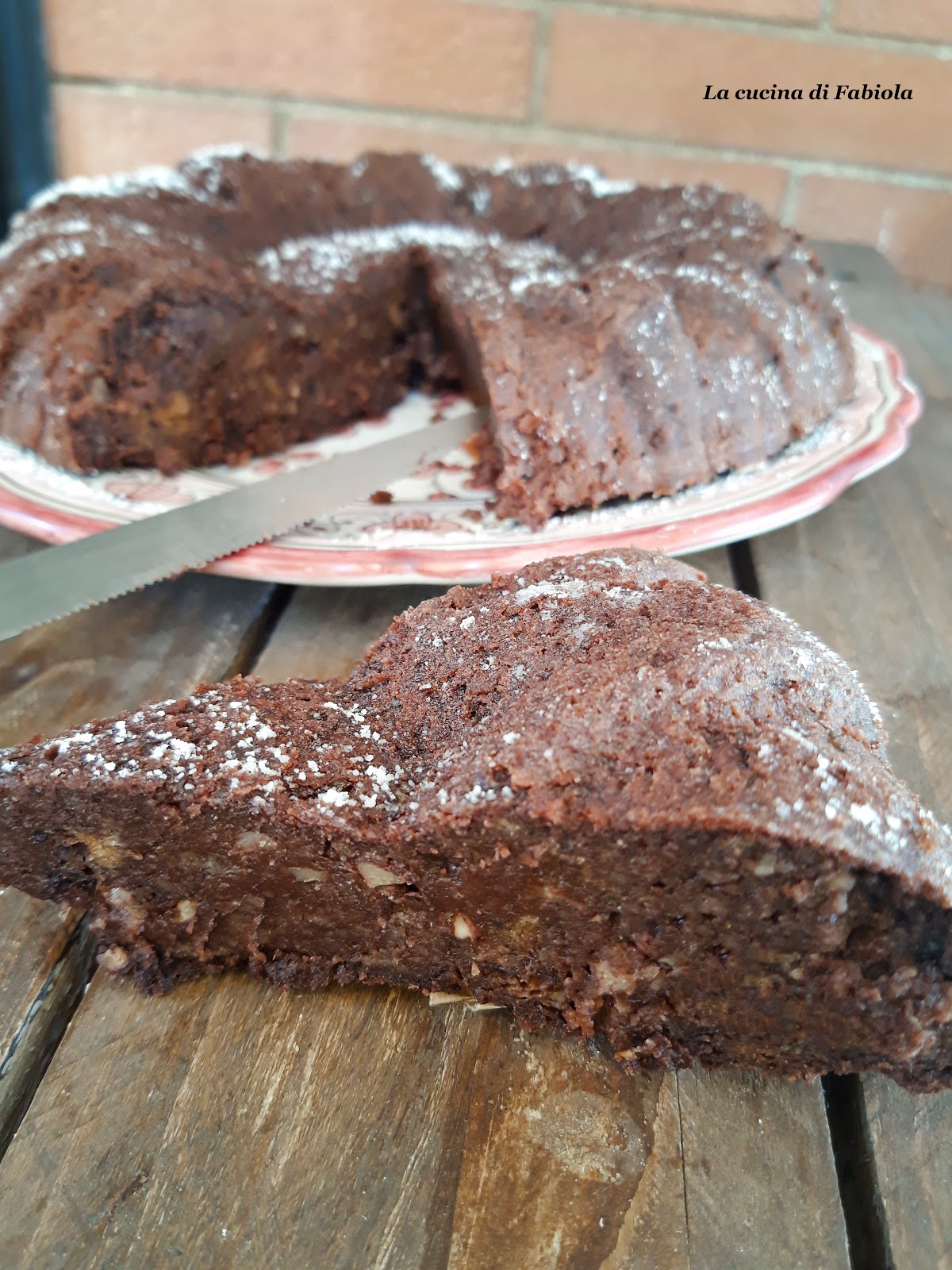 Torta al cacao e nocciole di pane raffermo