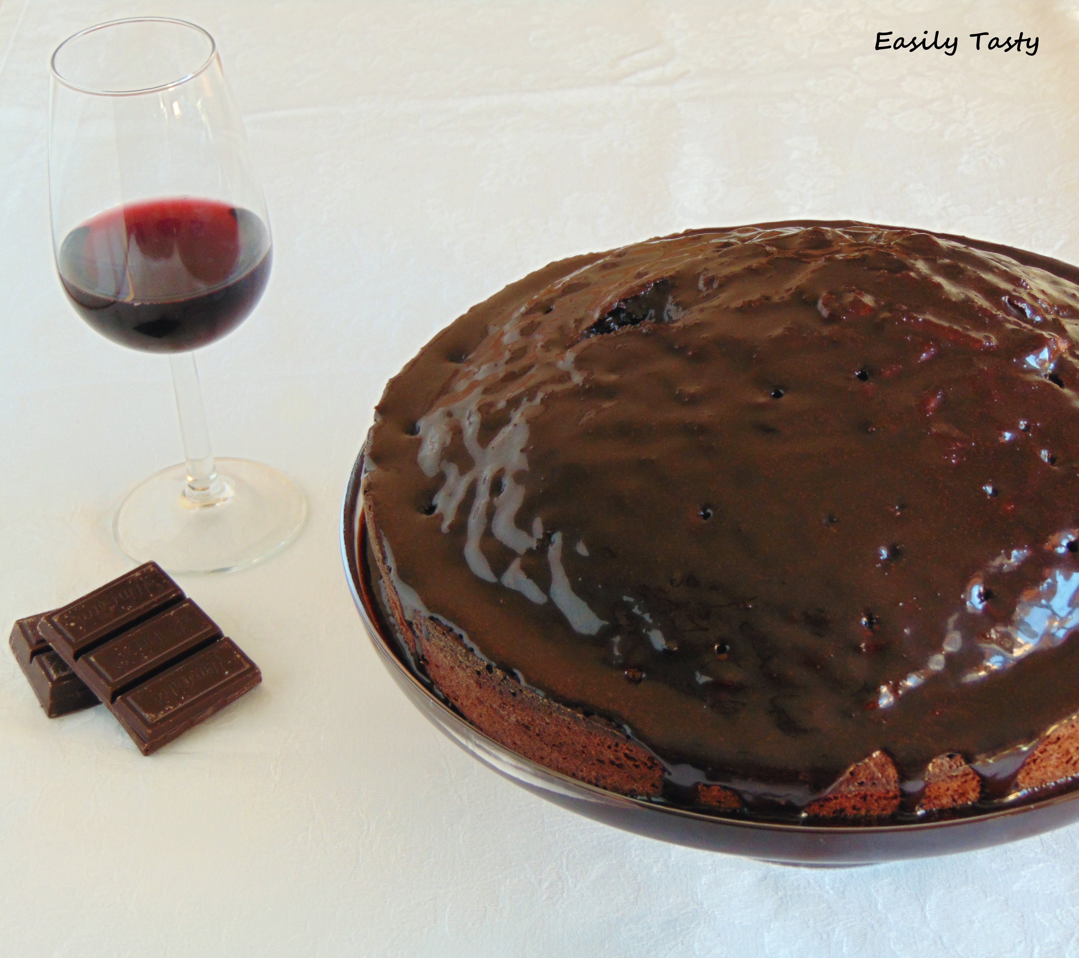 Torta al cacao e vino rosso