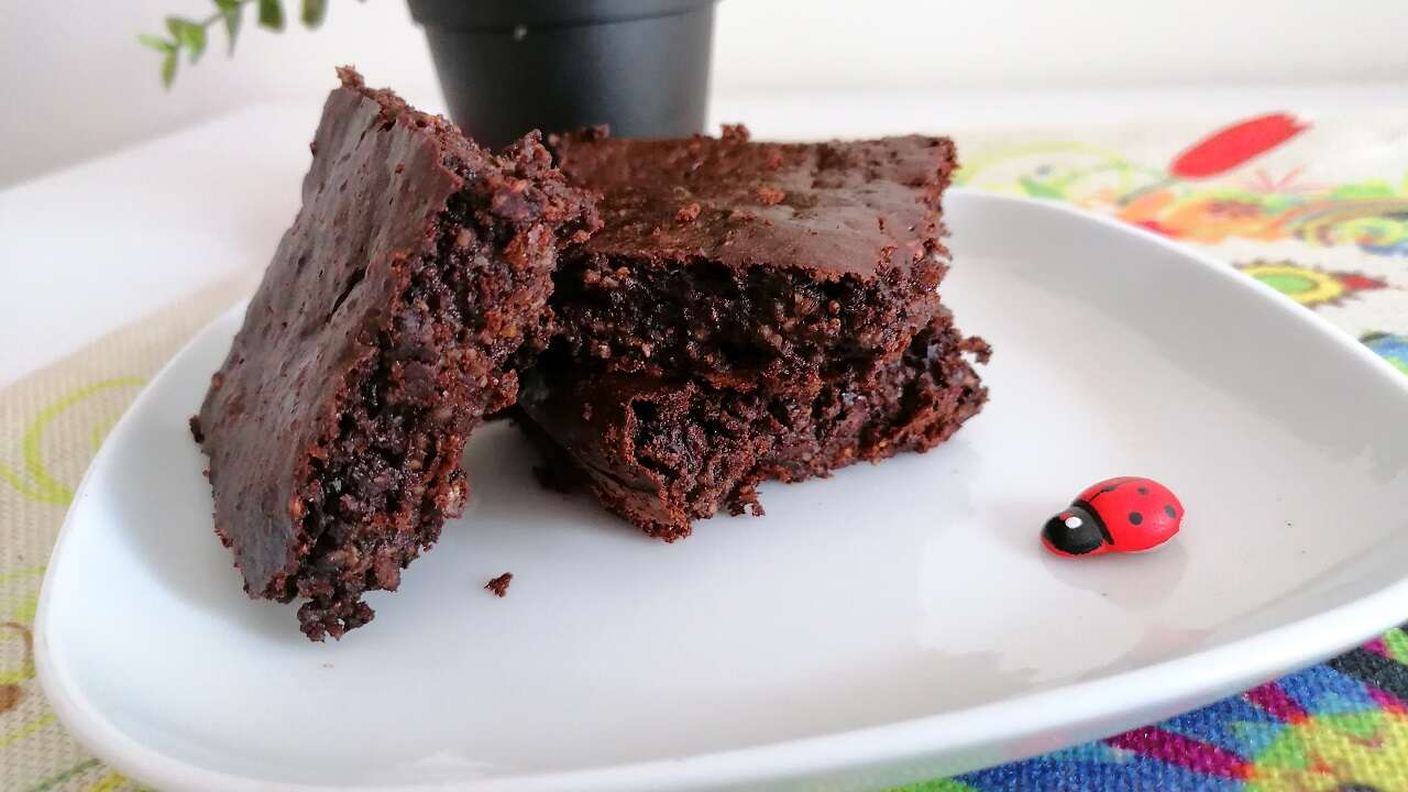 Torta al cacao light bimby: solo 90 kcal a porzione